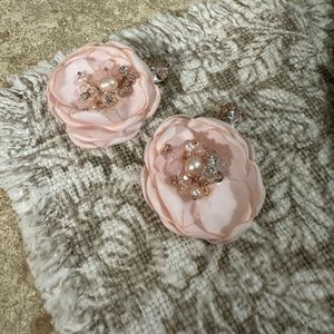 Very pretty pale pink floral beaded earrings